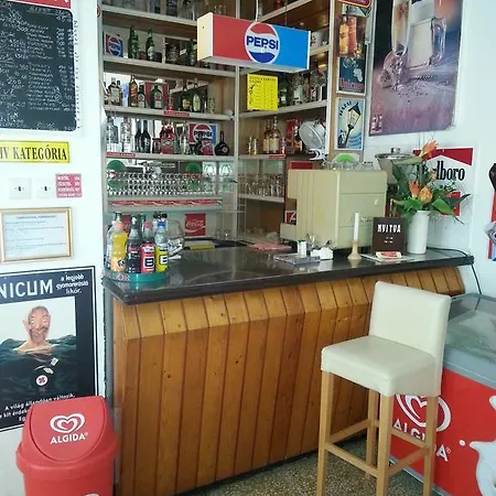 Csaladi Udulo Balatonszárszó